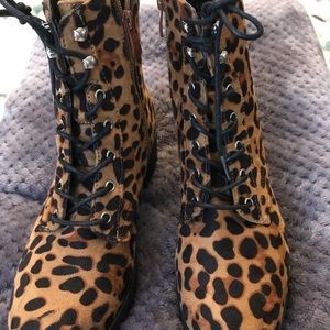 Leopard Print Construction￼Boots Booties Ankle Boots Size 6 1/2